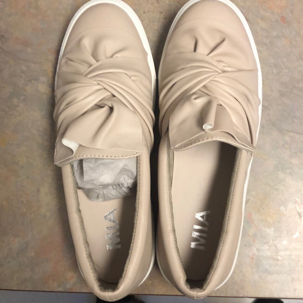 Mia Light Pink Beige shoes Size 7 women’s